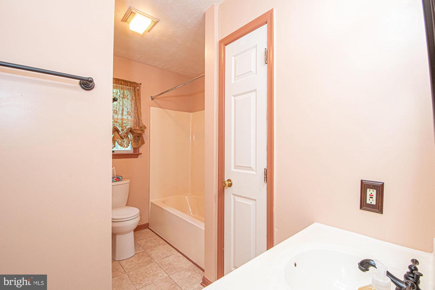 302 PARKSIDE RD, LINDEN, Virginia 22642, 3 Bedrooms Bedrooms, ,2 BathroomsBathrooms,Residential,For sale,302 PARKSIDE RD,VAWR2010800 MLS # VAWR2010800