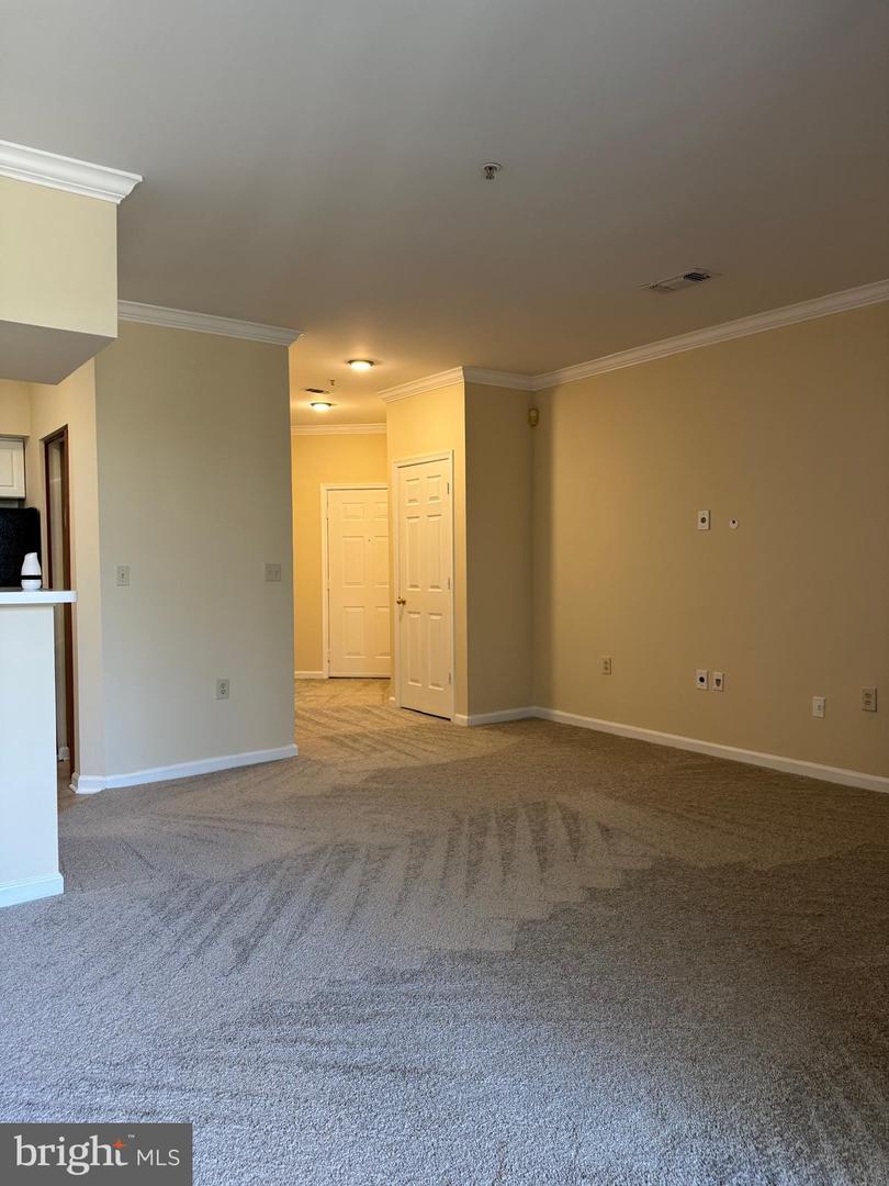 2109 HIGHCOURT LN #203, HERNDON, Virginia 20170, 2 Bedrooms Bedrooms, ,2 BathroomsBathrooms,Residential,For sale,2109 HIGHCOURT LN #203,VAFX2233206 MLS # VAFX2233206