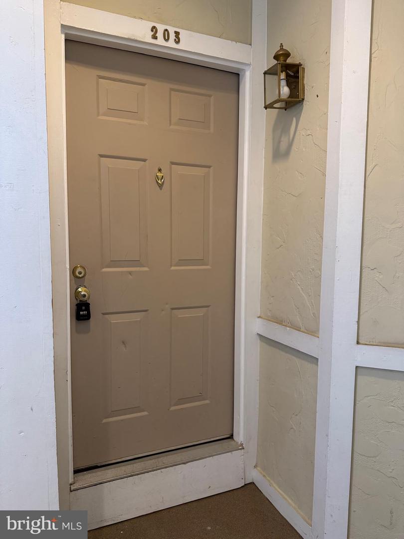 2109 HIGHCOURT LN #203, HERNDON, Virginia 20170, 2 Bedrooms Bedrooms, ,2 BathroomsBathrooms,Residential,For sale,2109 HIGHCOURT LN #203,VAFX2233206 MLS # VAFX2233206