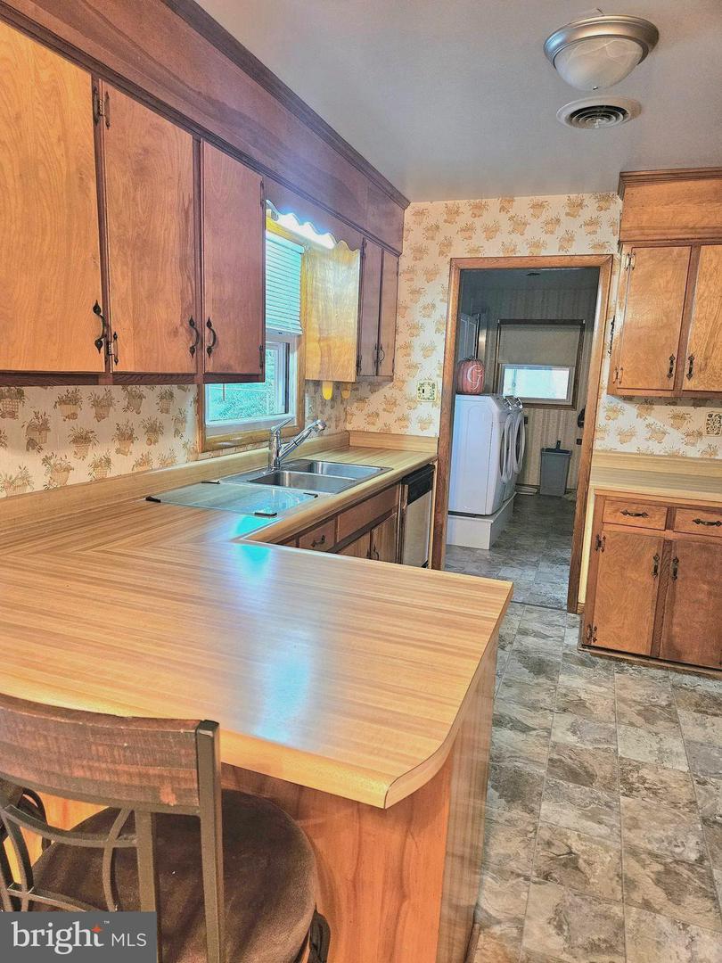 671 FOX DR, WINCHESTER, Virginia 22603, 3 Bedrooms Bedrooms, ,1 BathroomBathrooms,Residential,For sale,671 FOX DR,VAFV2034094 MLS # VAFV2034094