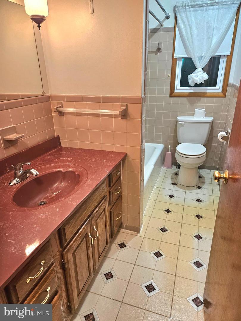 671 FOX DR, WINCHESTER, Virginia 22603, 3 Bedrooms Bedrooms, ,1 BathroomBathrooms,Residential,For sale,671 FOX DR,VAFV2034094 MLS # VAFV2034094
