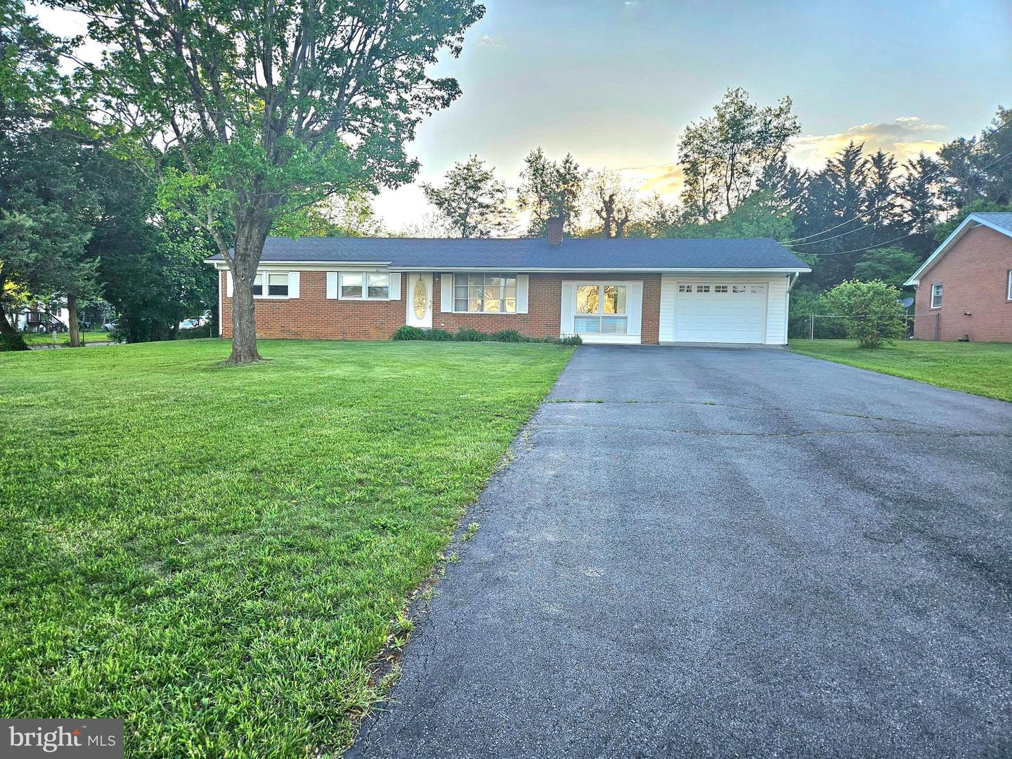 671 FOX DR, WINCHESTER, Virginia 22603, 3 Bedrooms Bedrooms, ,1 BathroomBathrooms,Residential,For sale,671 FOX DR,VAFV2034094 MLS # VAFV2034094