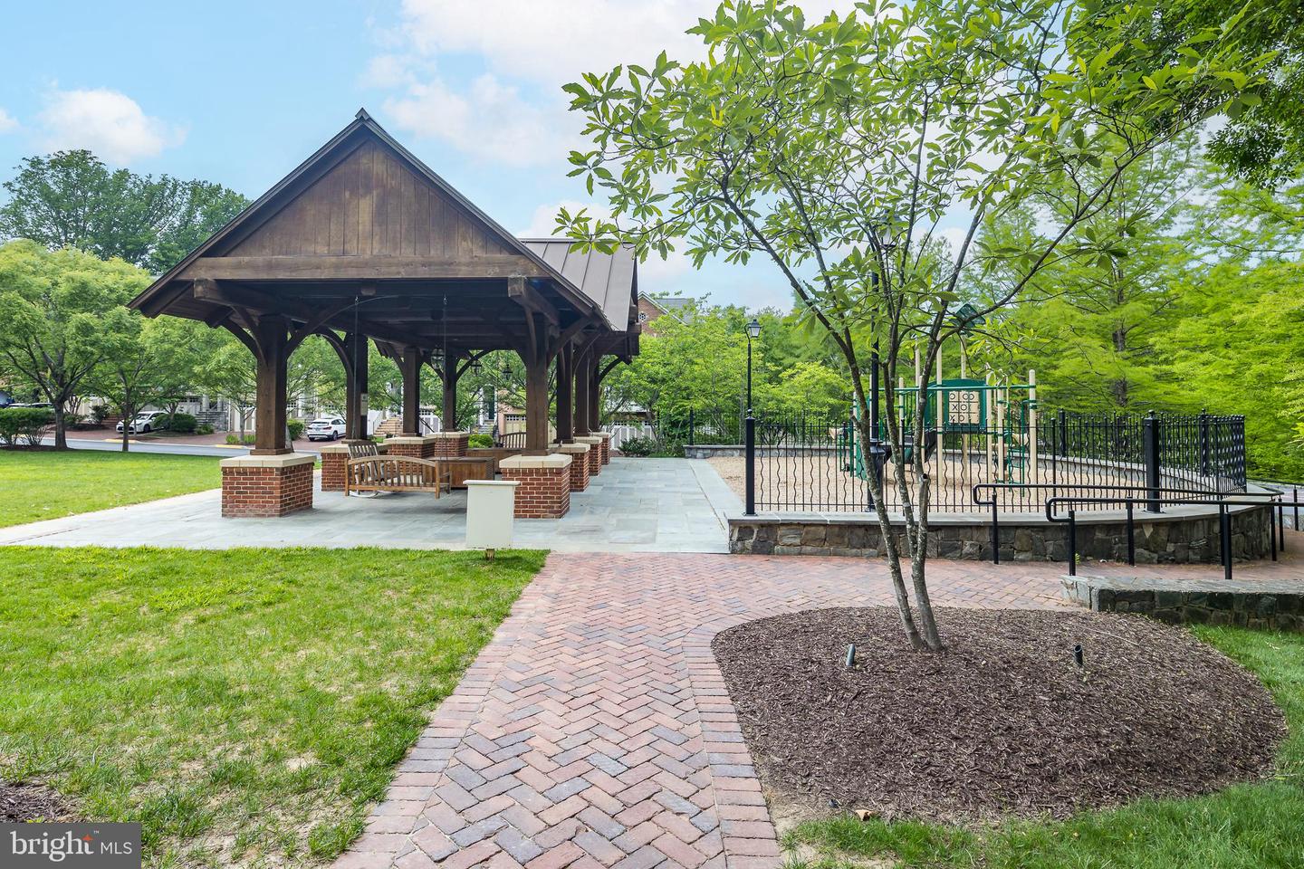 2153 ROYAL LODGE DR, FALLS CHURCH, Virginia 22043, 5 Bedrooms Bedrooms, 15 Rooms Rooms,4 BathroomsBathrooms,Residential,For sale,2153 ROYAL LODGE DR,VAFX2241712 MLS # VAFX2241712