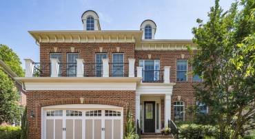 2153 ROYAL LODGE DR, FALLS CHURCH, Virginia 22043, 5 Bedrooms Bedrooms, 15 Rooms Rooms,4 BathroomsBathrooms,Residential,For sale,2153 ROYAL LODGE DR,VAFX2241712 MLS # VAFX2241712