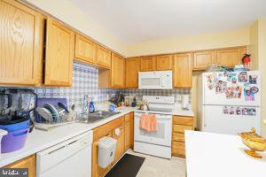 9071 FALCON GLEN CT, BRISTOW, Virginia 20136, 3 Bedrooms Bedrooms, ,2 BathroomsBathrooms,Residential,For sale,9071 FALCON GLEN CT,VAPW2095040 MLS # VAPW2095040