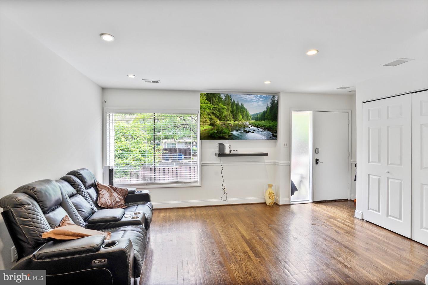 2412 SOUTHGATE SQ, RESTON, Virginia 20191, 3 Bedrooms Bedrooms, ,3 BathroomsBathrooms,Residential,For sale,2412 SOUTHGATE SQ,VAFX2241870 MLS # VAFX2241870