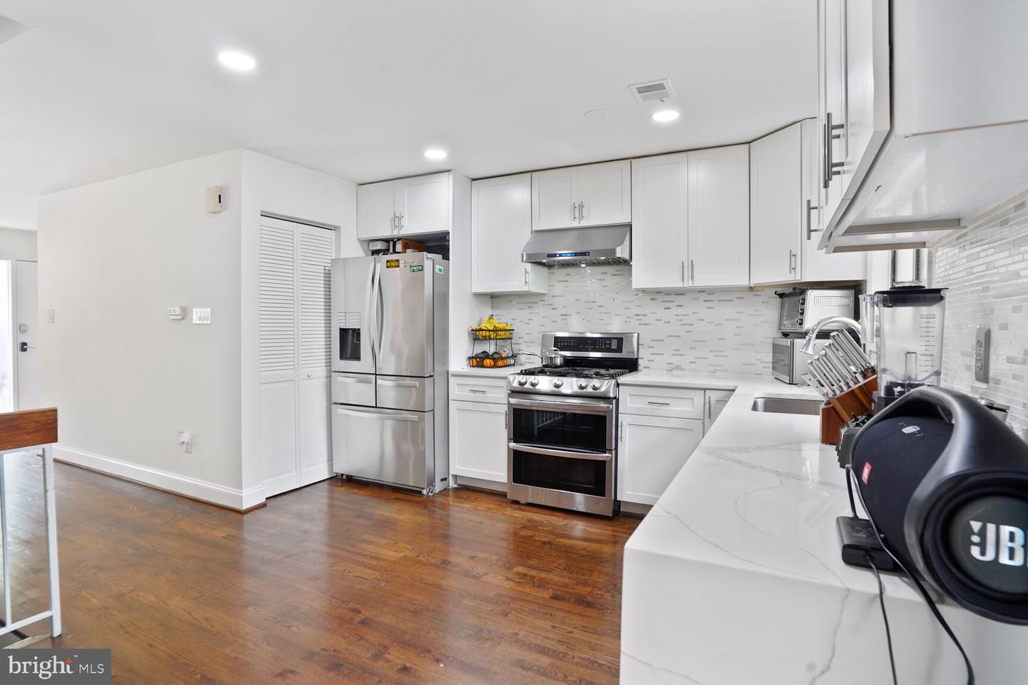 2412 SOUTHGATE SQ, RESTON, Virginia 20191, 3 Bedrooms Bedrooms, ,3 BathroomsBathrooms,Residential,For sale,2412 SOUTHGATE SQ,VAFX2241870 MLS # VAFX2241870