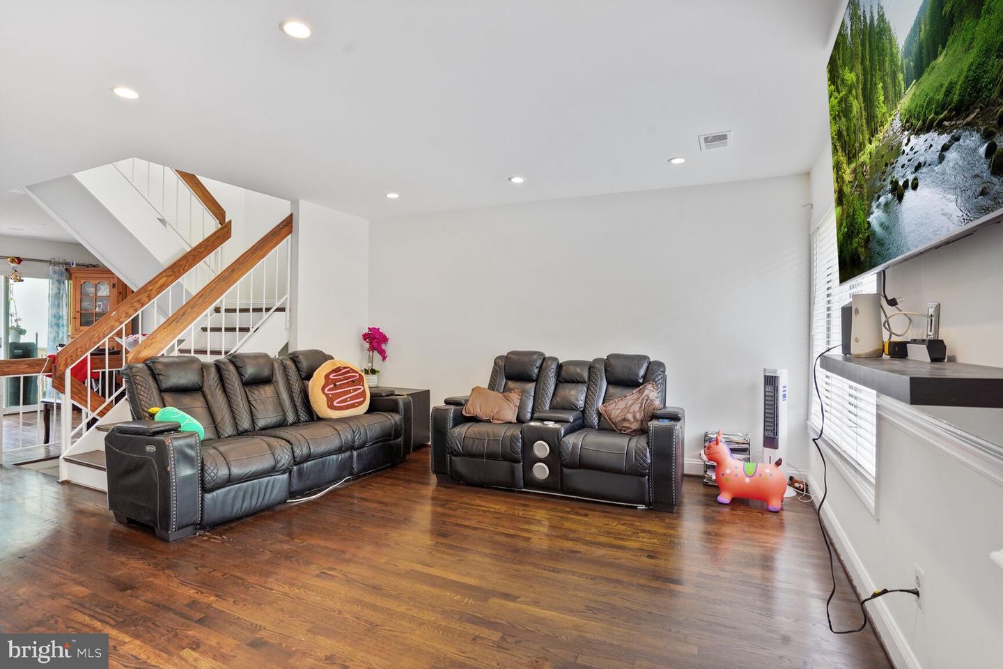 2412 SOUTHGATE SQ, RESTON, Virginia 20191, 3 Bedrooms Bedrooms, ,3 BathroomsBathrooms,Residential,For sale,2412 SOUTHGATE SQ,VAFX2241870 MLS # VAFX2241870