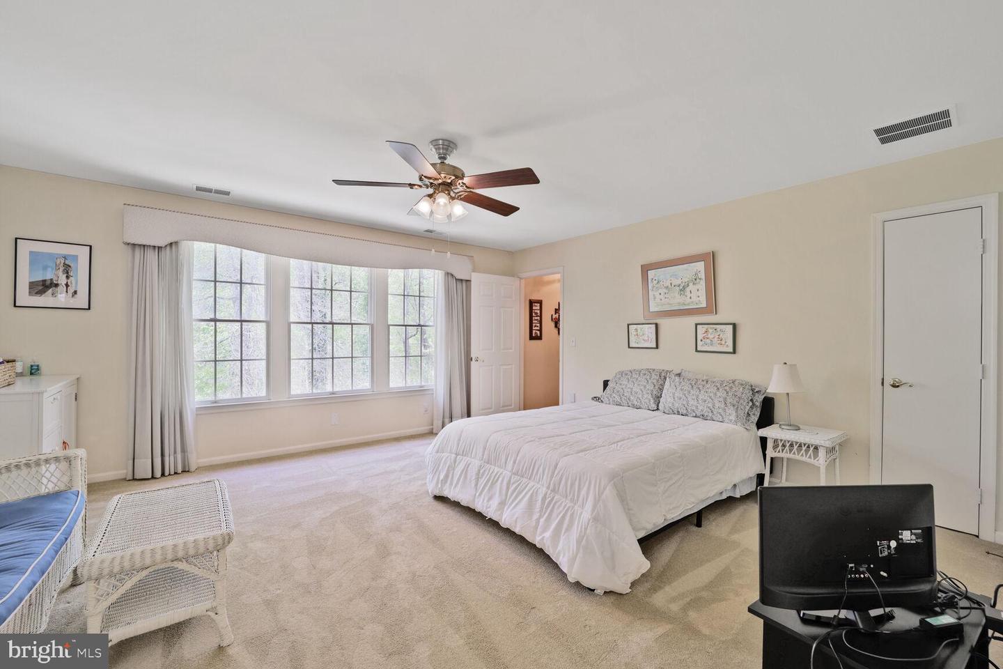 5133 52ND ST NW, WASHINGTON, District Of Columbia 20016, 5 Bedrooms Bedrooms, ,5 BathroomsBathrooms,Residential,For sale,5133 52ND ST NW,DCDC2201512 MLS # DCDC2201512