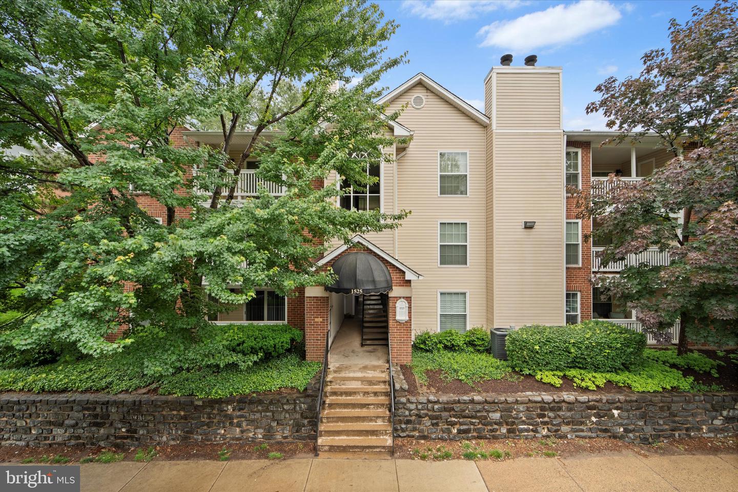 1525 LINCOLN WAY #203, MCLEAN, Virginia 22102, 2 Bedrooms Bedrooms, ,2 BathroomsBathrooms,Residential,For sale,1525 LINCOLN WAY #203,VAFX2242204 MLS # VAFX2242204