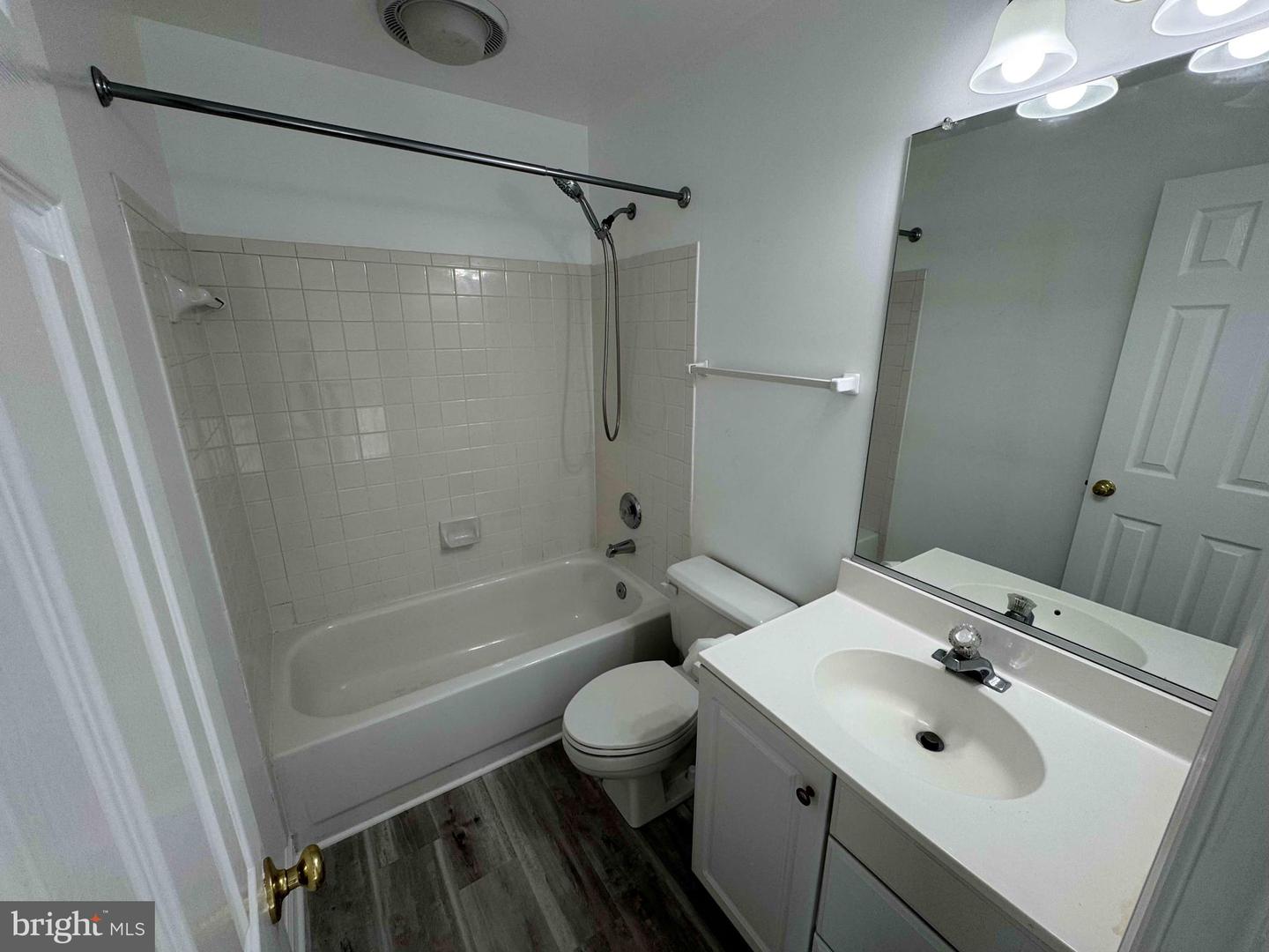 6325 POWDER FLASK CT, CENTREVILLE, Virginia 20121, 3 Bedrooms Bedrooms, ,2 BathroomsBathrooms,Residential,For sale,6325 POWDER FLASK CT,VAFX2242234 MLS # VAFX2242234