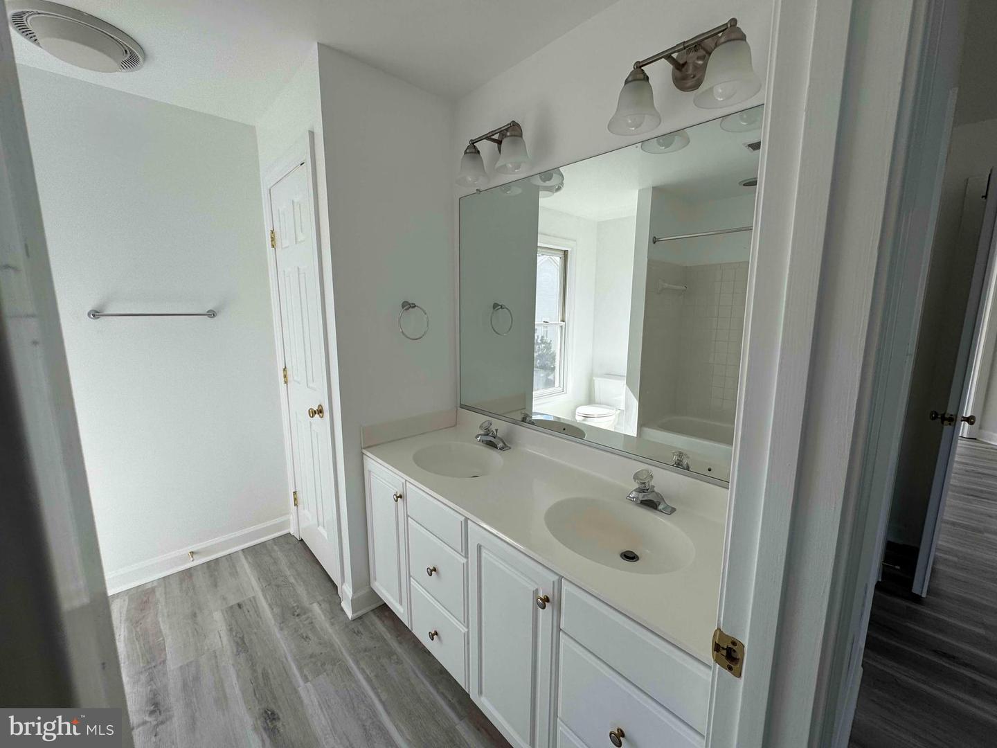 6325 POWDER FLASK CT, CENTREVILLE, Virginia 20121, 3 Bedrooms Bedrooms, ,2 BathroomsBathrooms,Residential,For sale,6325 POWDER FLASK CT,VAFX2242234 MLS # VAFX2242234