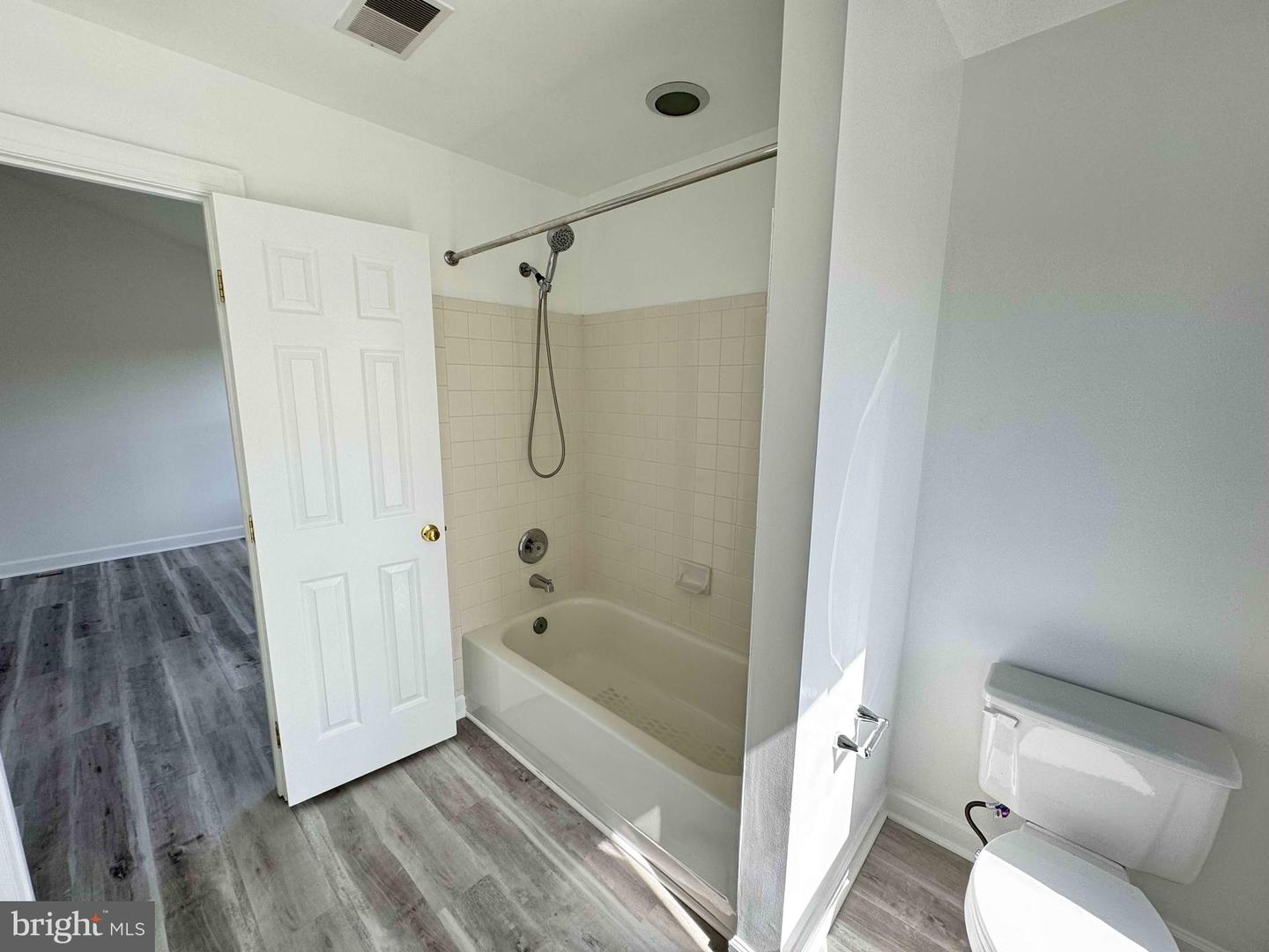 6325 POWDER FLASK CT, CENTREVILLE, Virginia 20121, 3 Bedrooms Bedrooms, ,2 BathroomsBathrooms,Residential,For sale,6325 POWDER FLASK CT,VAFX2242234 MLS # VAFX2242234