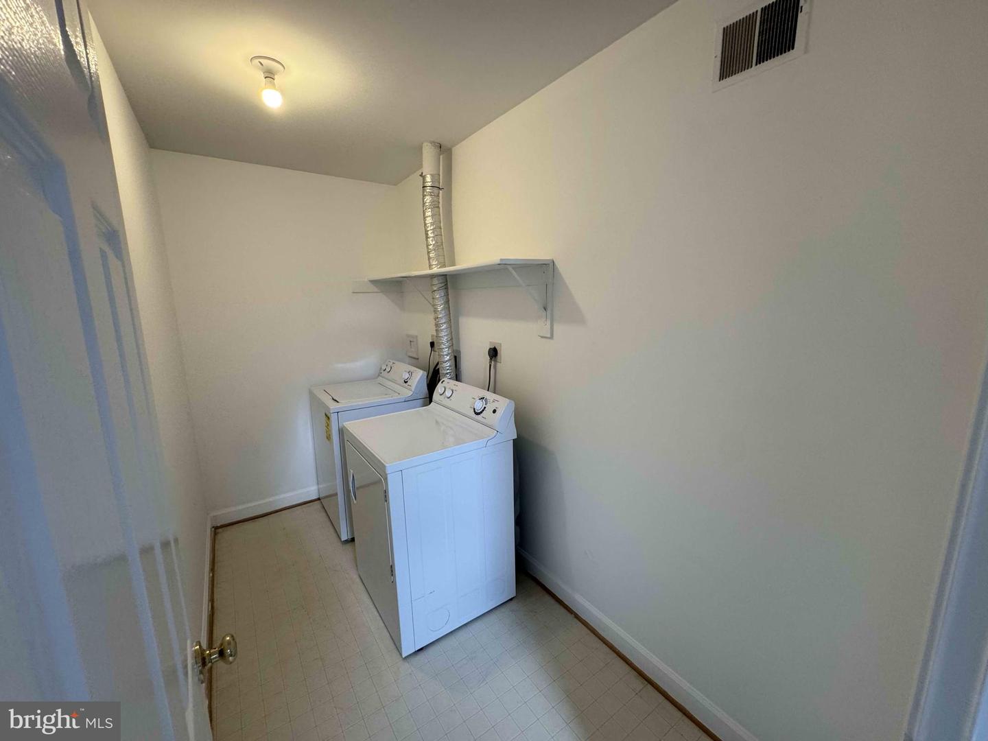 6325 POWDER FLASK CT, CENTREVILLE, Virginia 20121, 3 Bedrooms Bedrooms, ,2 BathroomsBathrooms,Residential,For sale,6325 POWDER FLASK CT,VAFX2242234 MLS # VAFX2242234
