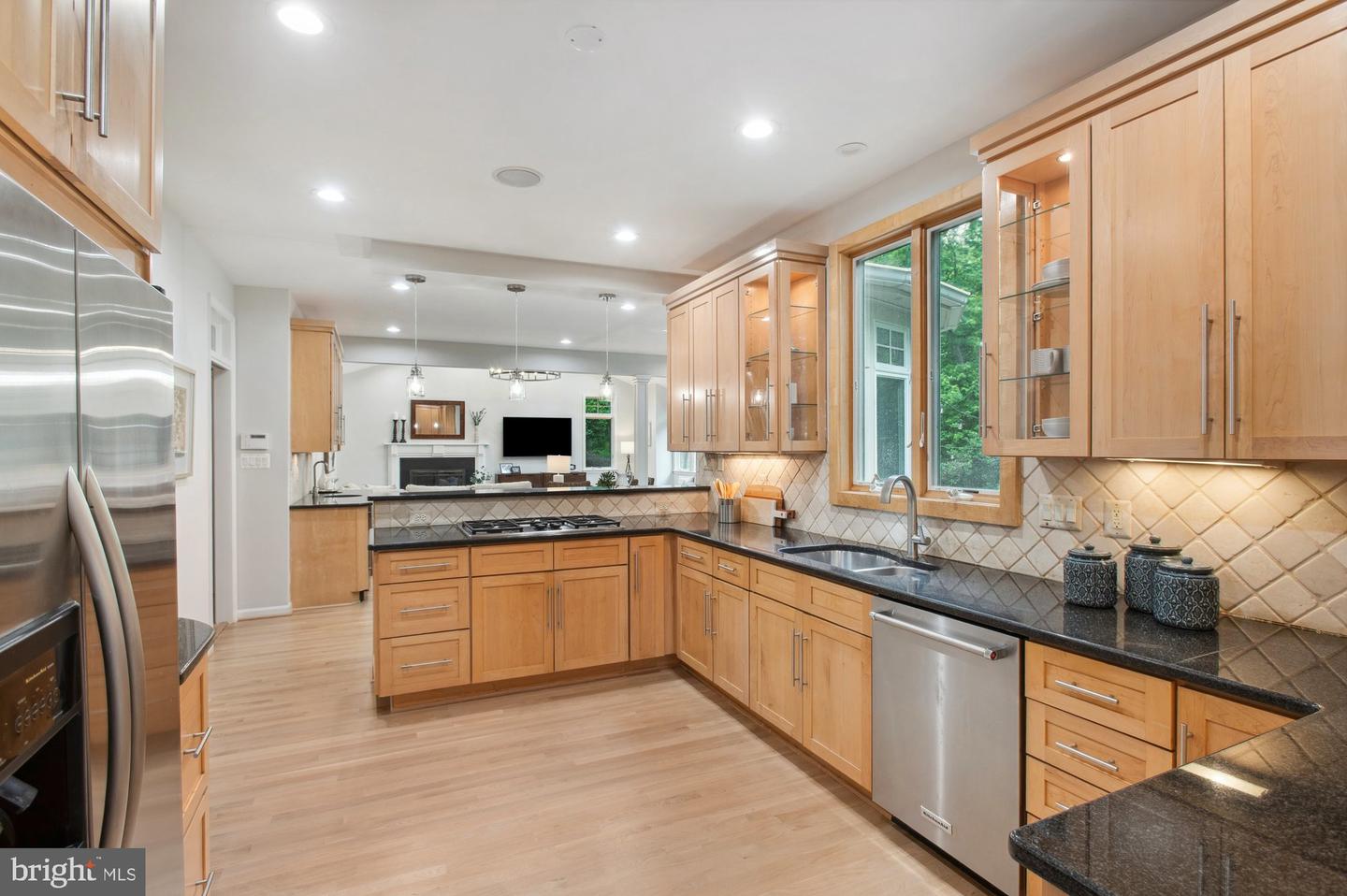 1655 HUNTING RIDGE CT, MCLEAN, Virginia 22101, 4 Bedrooms Bedrooms, ,4 BathroomsBathrooms,Residential,For sale,1655 HUNTING RIDGE CT,VAFX2242382 MLS # VAFX2242382