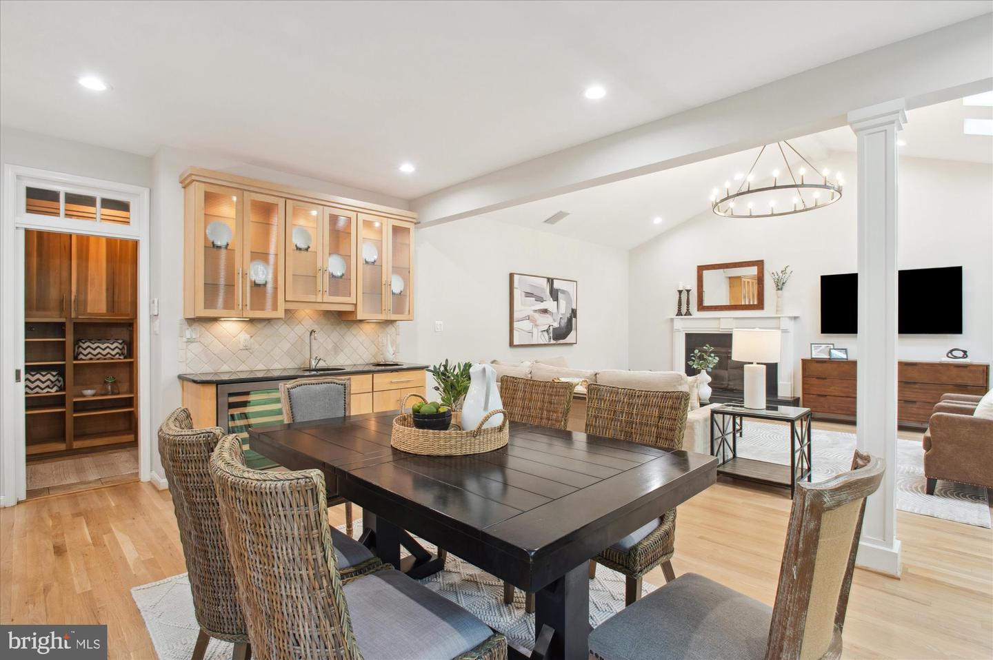 1655 HUNTING RIDGE CT, MCLEAN, Virginia 22101, 4 Bedrooms Bedrooms, ,4 BathroomsBathrooms,Residential,For sale,1655 HUNTING RIDGE CT,VAFX2242382 MLS # VAFX2242382