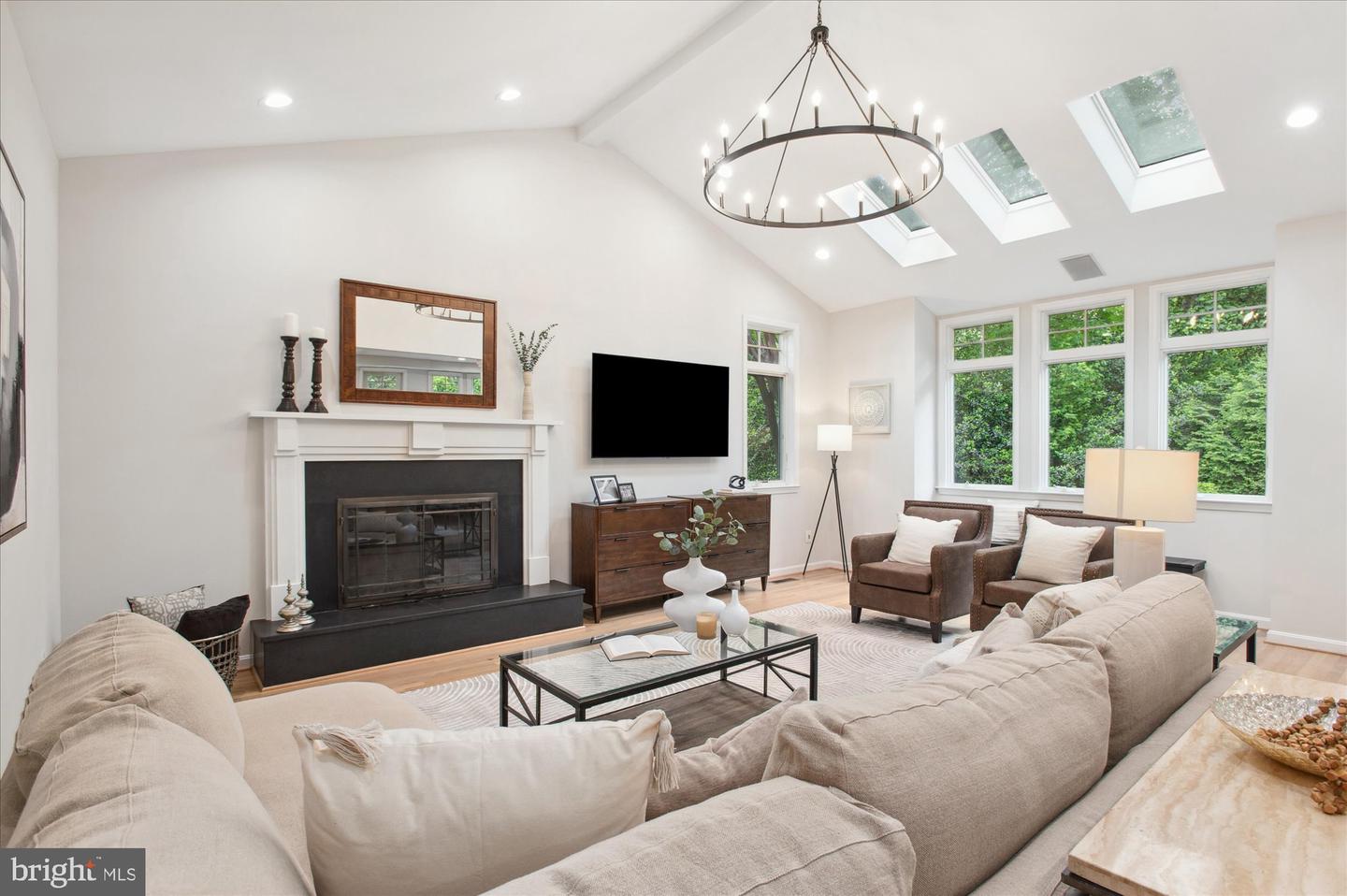 1655 HUNTING RIDGE CT, MCLEAN, Virginia 22101, 4 Bedrooms Bedrooms, ,4 BathroomsBathrooms,Residential,For sale,1655 HUNTING RIDGE CT,VAFX2242382 MLS # VAFX2242382