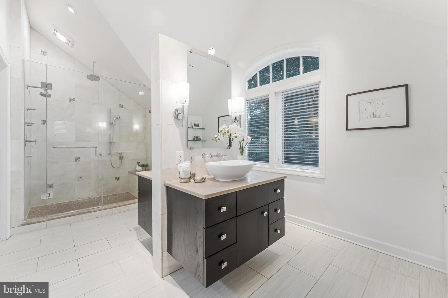 1655 HUNTING RIDGE CT, MCLEAN, Virginia 22101, 4 Bedrooms Bedrooms, ,4 BathroomsBathrooms,Residential,For sale,1655 HUNTING RIDGE CT,VAFX2242382 MLS # VAFX2242382