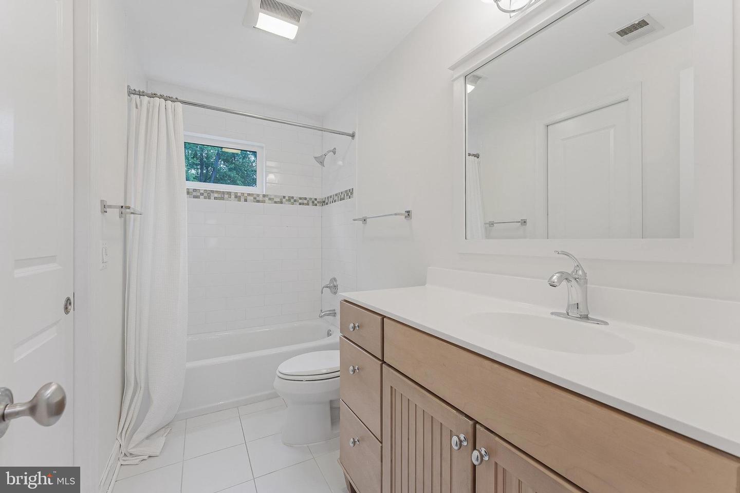 1655 HUNTING RIDGE CT, MCLEAN, Virginia 22101, 4 Bedrooms Bedrooms, ,4 BathroomsBathrooms,Residential,For sale,1655 HUNTING RIDGE CT,VAFX2242382 MLS # VAFX2242382