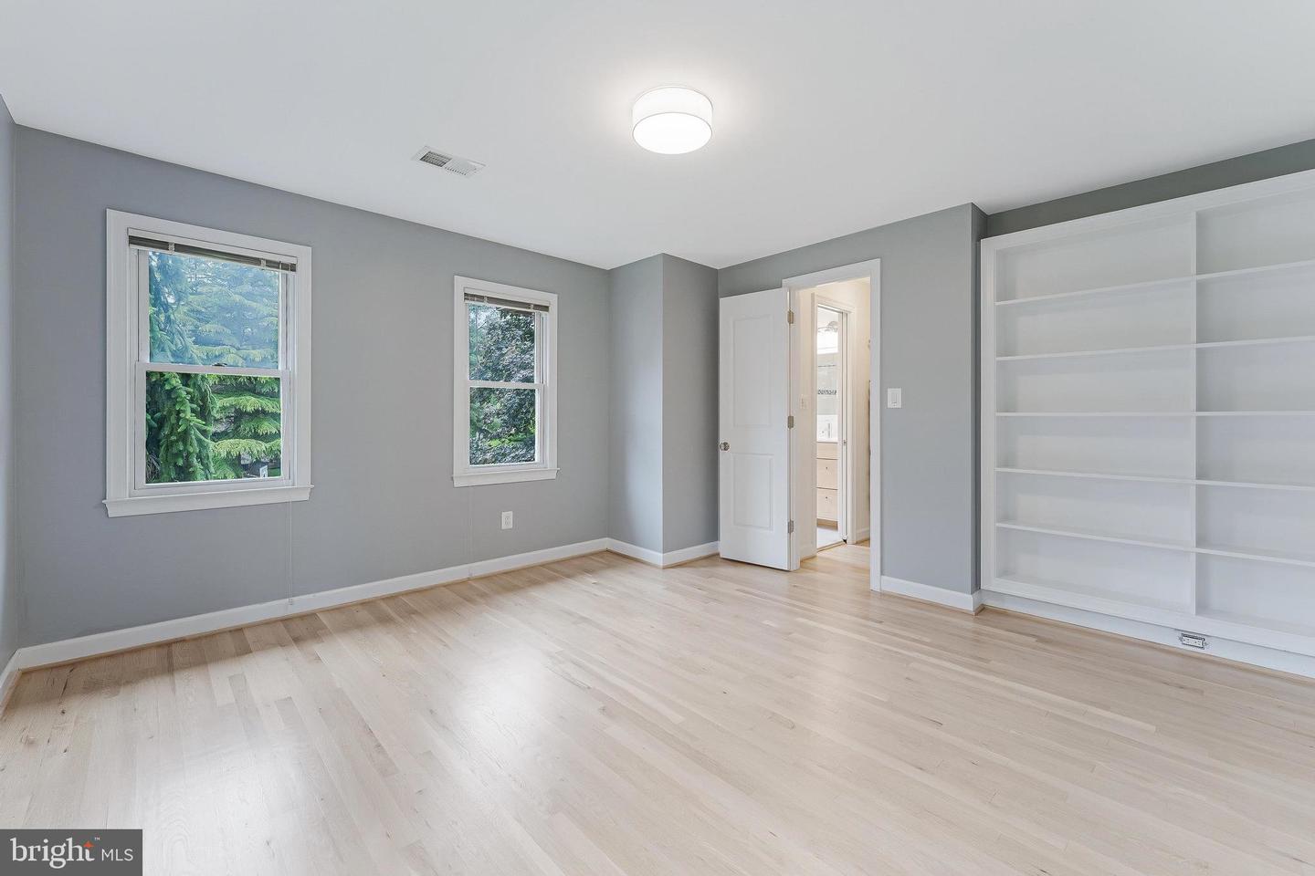 1655 HUNTING RIDGE CT, MCLEAN, Virginia 22101, 4 Bedrooms Bedrooms, ,4 BathroomsBathrooms,Residential,For sale,1655 HUNTING RIDGE CT,VAFX2242382 MLS # VAFX2242382