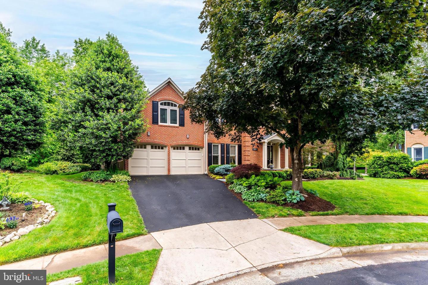 1655 HUNTING RIDGE CT, MCLEAN, Virginia 22101, 4 Bedrooms Bedrooms, ,4 BathroomsBathrooms,Residential,For sale,1655 HUNTING RIDGE CT,VAFX2242382 MLS # VAFX2242382