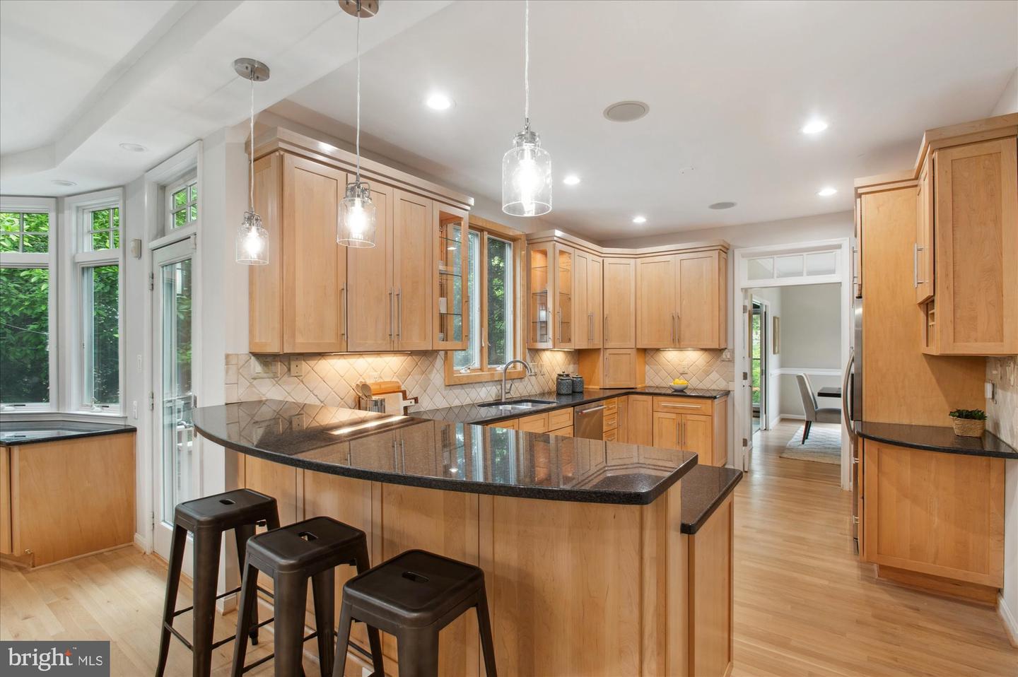 1655 HUNTING RIDGE CT, MCLEAN, Virginia 22101, 4 Bedrooms Bedrooms, ,4 BathroomsBathrooms,Residential,For sale,1655 HUNTING RIDGE CT,VAFX2242382 MLS # VAFX2242382