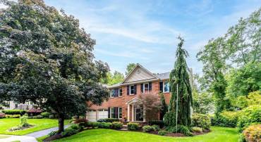 1655 HUNTING RIDGE CT, MCLEAN, Virginia 22101, 4 Bedrooms Bedrooms, ,4 BathroomsBathrooms,Residential,For sale,1655 HUNTING RIDGE CT,VAFX2242382 MLS # VAFX2242382