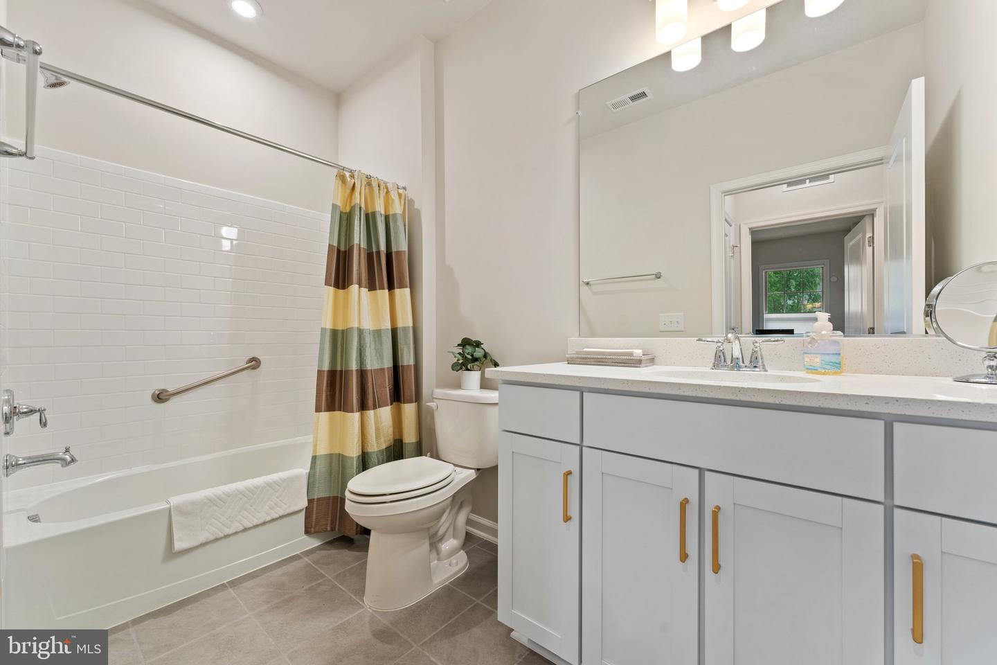 6411 TULIP TER, HAYMARKET, Virginia 20169, 3 Bedrooms Bedrooms, ,3 BathroomsBathrooms,Residential,For sale,6411 TULIP TER,VAPW2095438 MLS # VAPW2095438