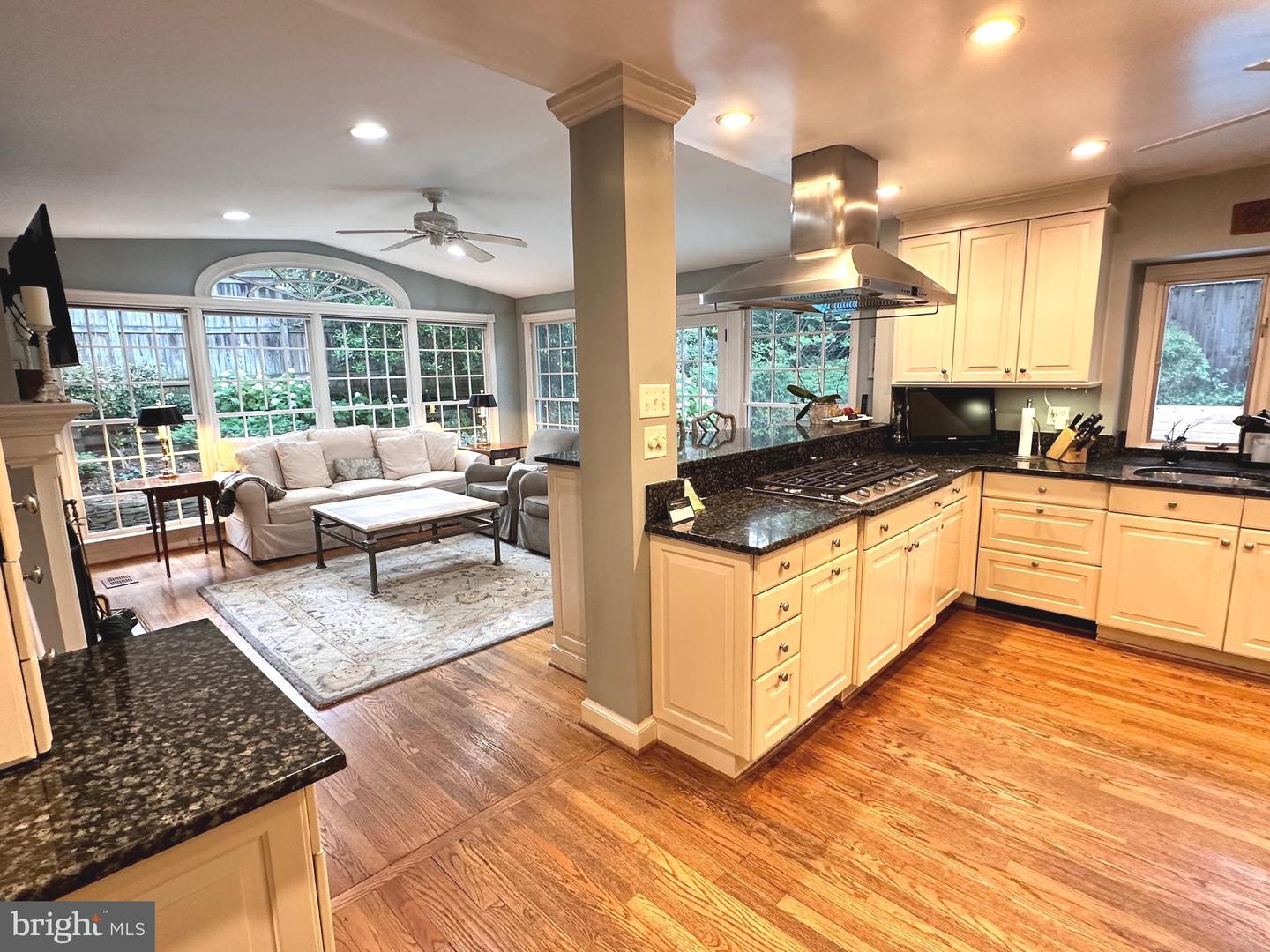2905 DARTMOUTH RD, ALEXANDRIA, Virginia 22314, 3 Bedrooms Bedrooms, ,3 BathroomsBathrooms,Residential,For sale,2905 DARTMOUTH RD,VAAX2045656 MLS # VAAX2045656
