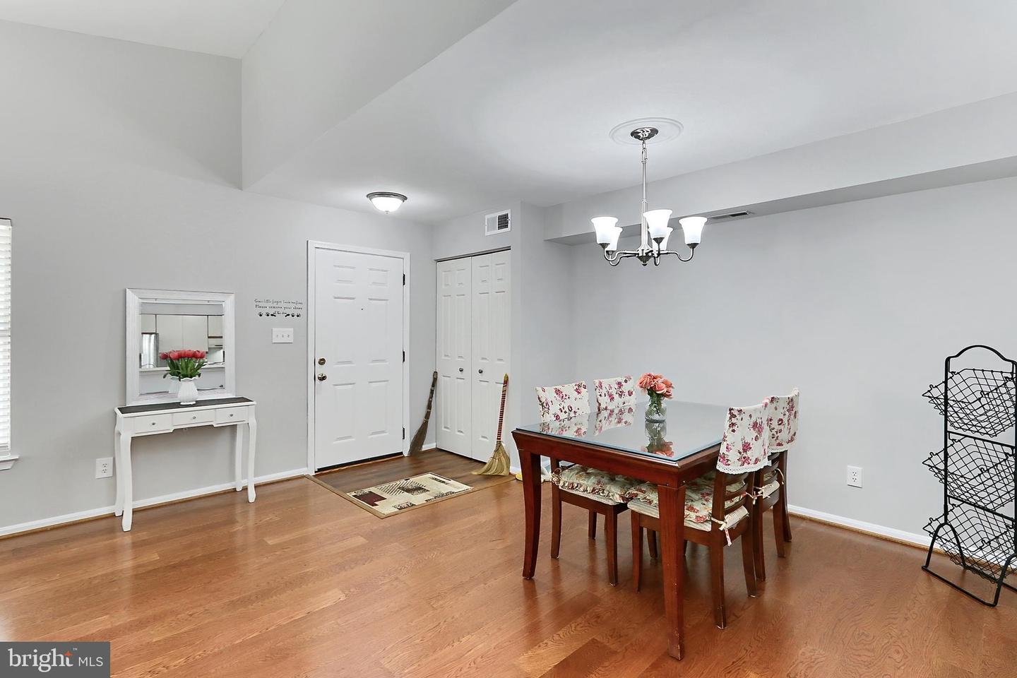 5810 ORCHARD HILL CT #5810, CLIFTON, Virginia 20124, 2 Bedrooms Bedrooms, ,2 BathroomsBathrooms,Residential,For sale,5810 ORCHARD HILL CT #5810,VAFX2242464 MLS # VAFX2242464
