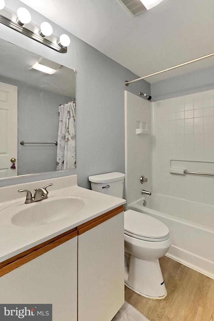 5810 ORCHARD HILL CT #5810, CLIFTON, Virginia 20124, 2 Bedrooms Bedrooms, ,2 BathroomsBathrooms,Residential,For sale,5810 ORCHARD HILL CT #5810,VAFX2242464 MLS # VAFX2242464