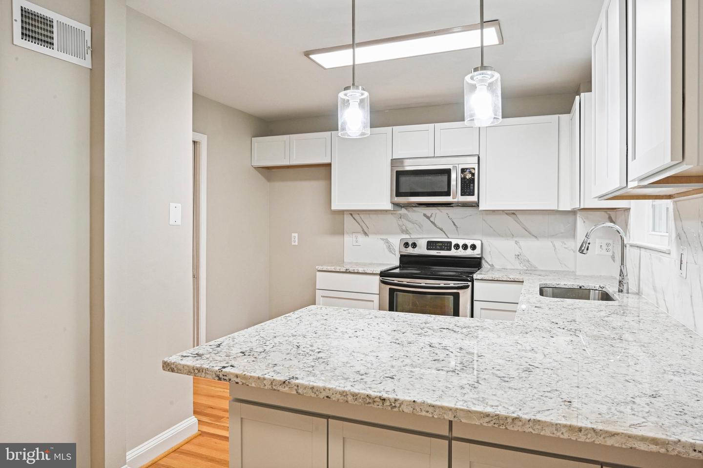 2249 GUNSMITH SQ, RESTON, Virginia 20191, 3 Bedrooms Bedrooms, ,2 BathroomsBathrooms,Residential,For sale,2249 GUNSMITH SQ,VAFX2242544 MLS # VAFX2242544