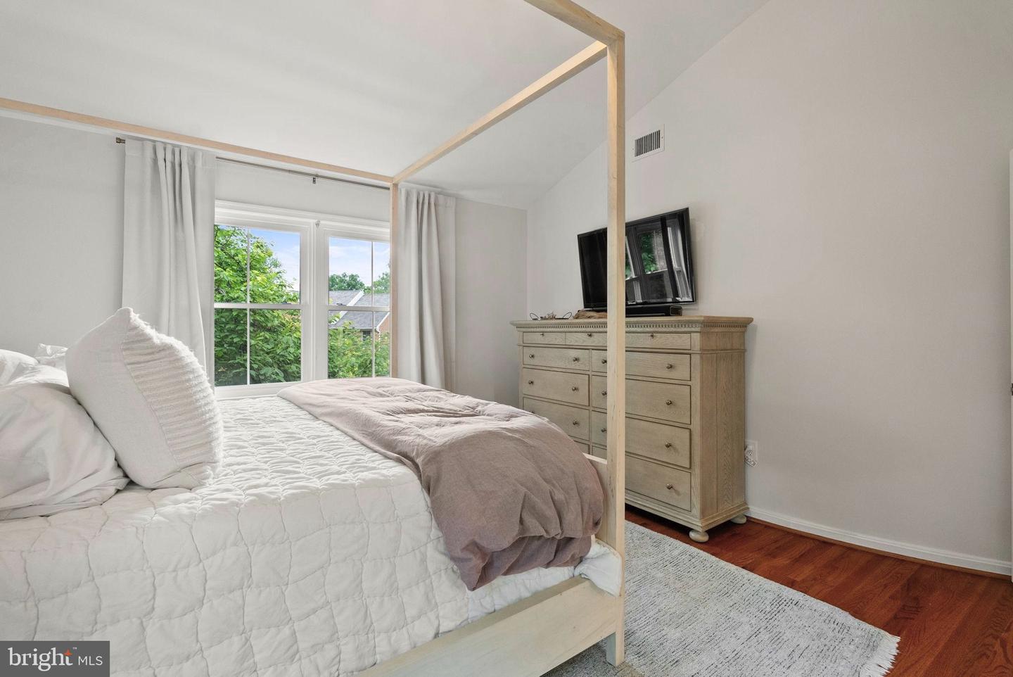 10000 MANOR PL, FAIRFAX, Virginia 22032, 5 Bedrooms Bedrooms, ,4 BathroomsBathrooms,Residential,For sale,10000 MANOR PL,VAFX2242866 MLS # VAFX2242866