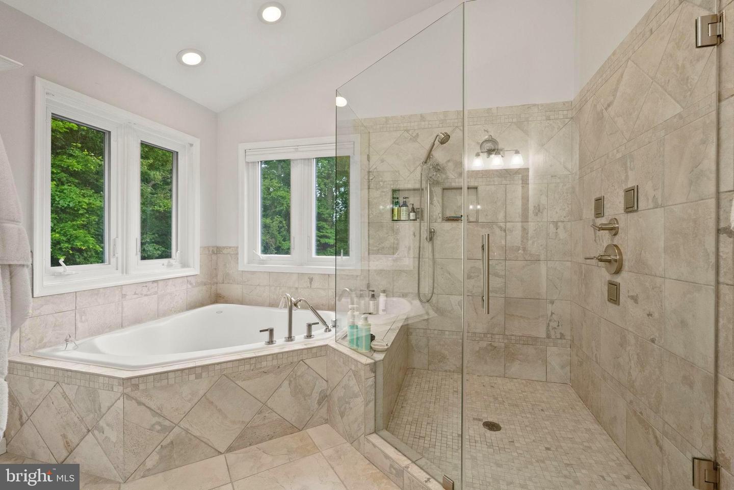 10000 MANOR PL, FAIRFAX, Virginia 22032, 5 Bedrooms Bedrooms, ,4 BathroomsBathrooms,Residential,For sale,10000 MANOR PL,VAFX2242866 MLS # VAFX2242866