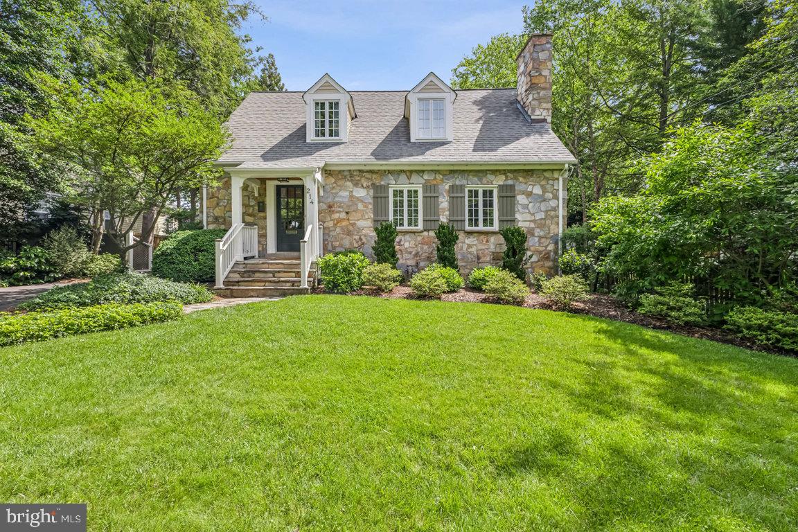 214 JEFFERSON ST, FALLS CHURCH, Virginia 22046, 4 Bedrooms Bedrooms, ,3 BathroomsBathrooms,Residential,For sale,214 JEFFERSON ST,VAFA2003028 MLS # VAFA2003028
