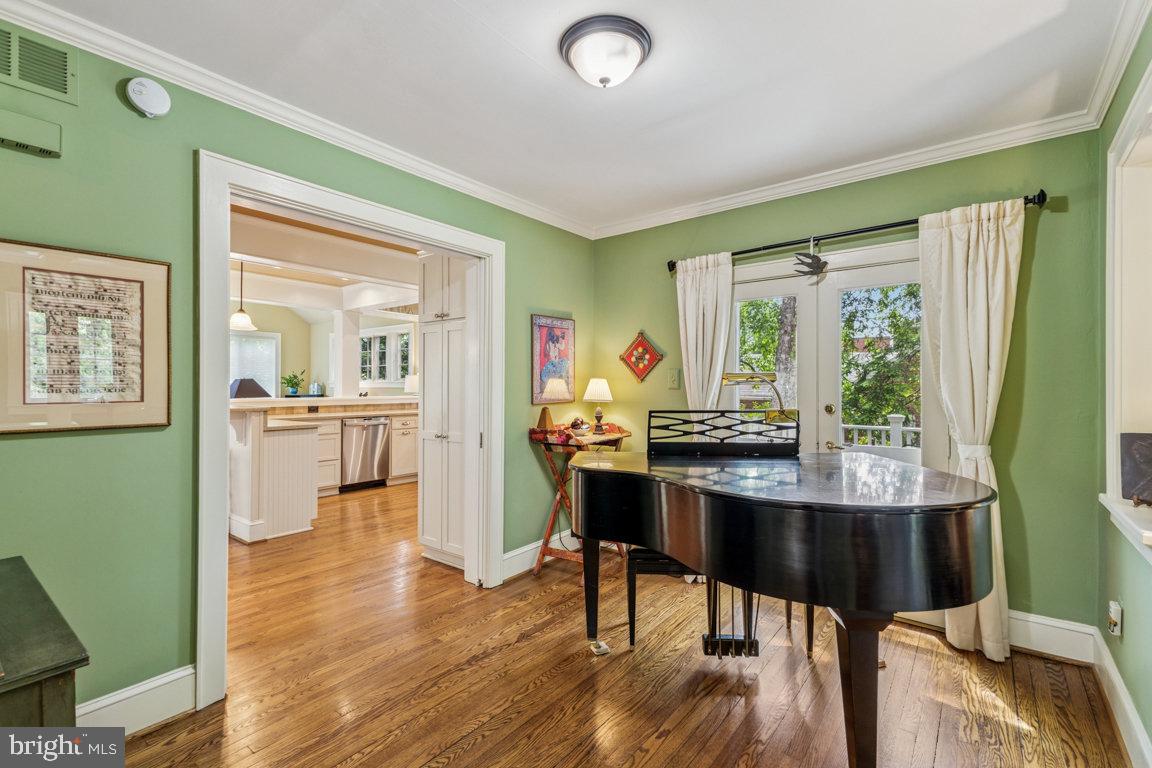 214 JEFFERSON ST, FALLS CHURCH, Virginia 22046, 4 Bedrooms Bedrooms, ,3 BathroomsBathrooms,Residential,For sale,214 JEFFERSON ST,VAFA2003028 MLS # VAFA2003028
