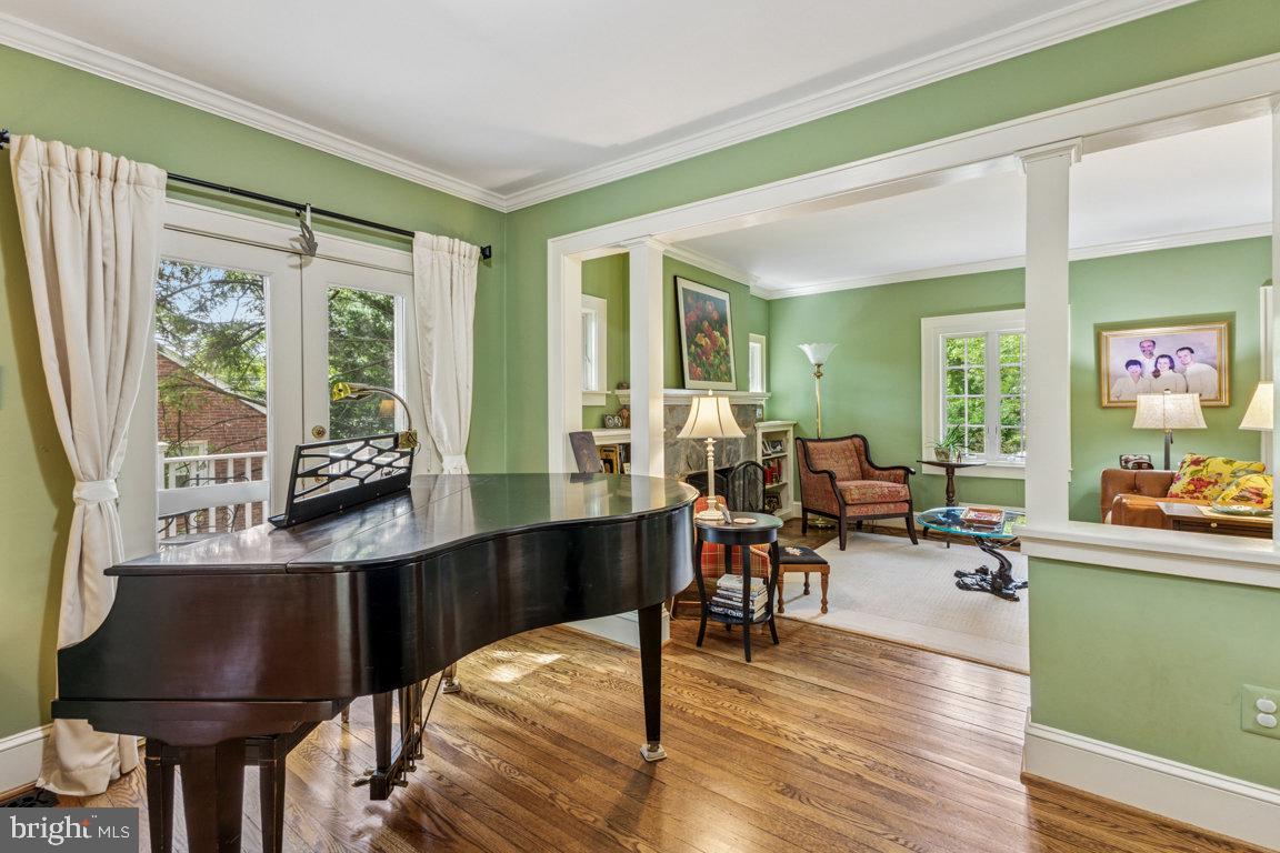 214 JEFFERSON ST, FALLS CHURCH, Virginia 22046, 4 Bedrooms Bedrooms, ,3 BathroomsBathrooms,Residential,For sale,214 JEFFERSON ST,VAFA2003028 MLS # VAFA2003028
