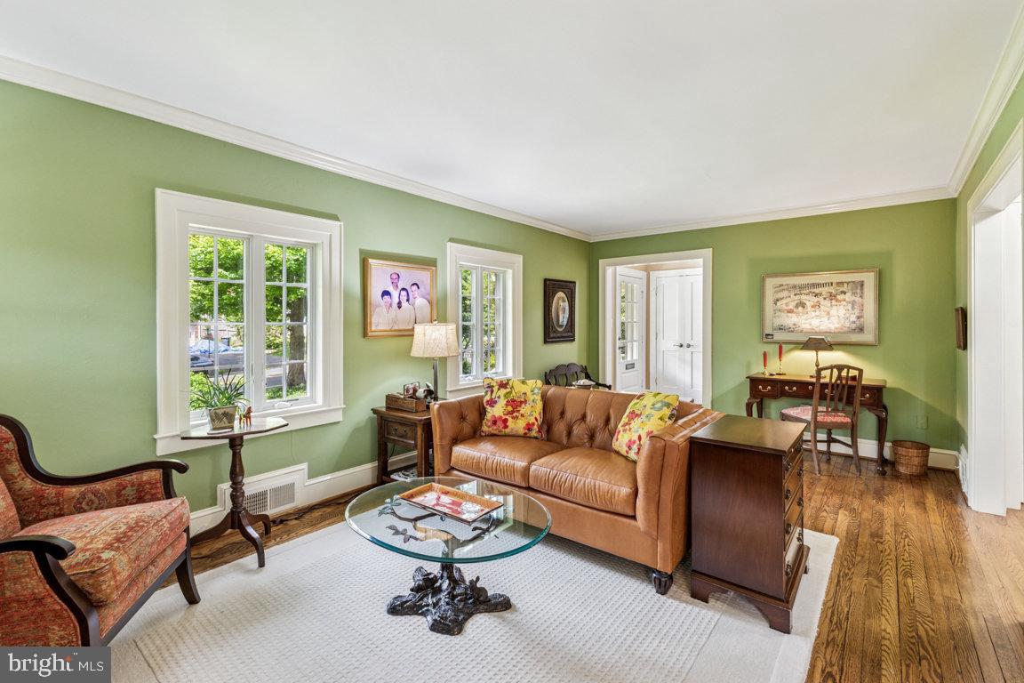 214 JEFFERSON ST, FALLS CHURCH, Virginia 22046, 4 Bedrooms Bedrooms, ,3 BathroomsBathrooms,Residential,For sale,214 JEFFERSON ST,VAFA2003028 MLS # VAFA2003028