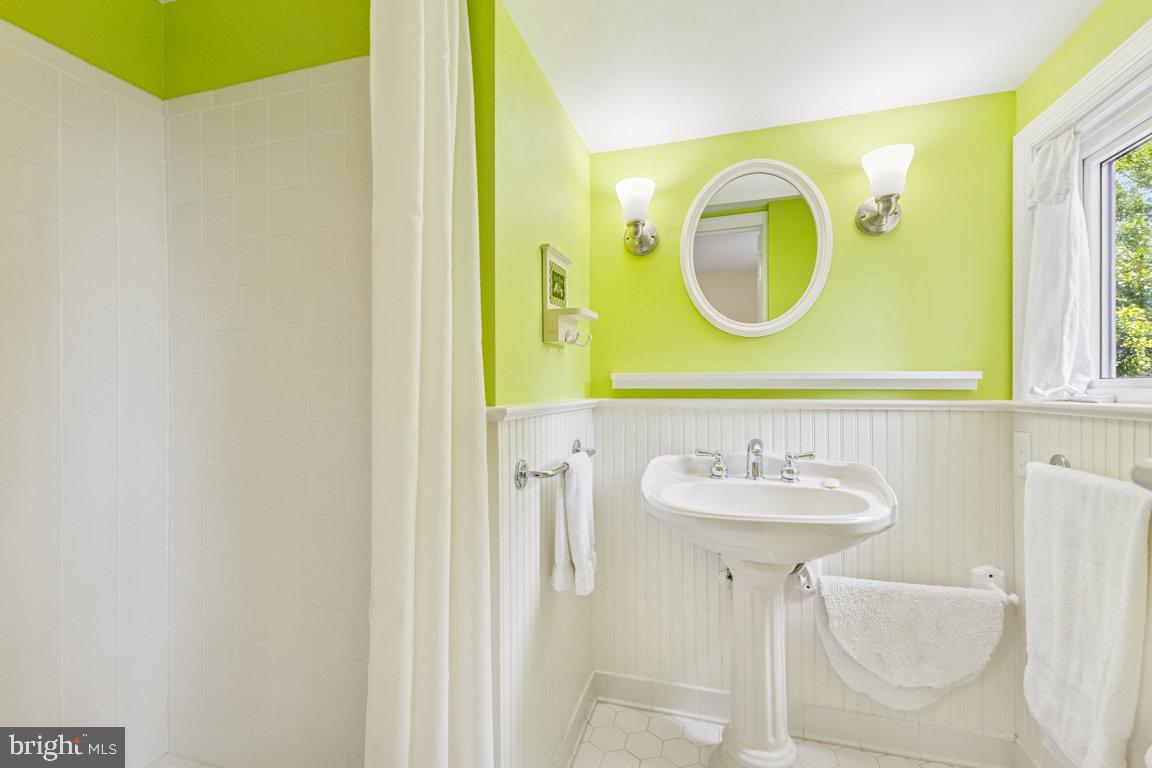 214 JEFFERSON ST, FALLS CHURCH, Virginia 22046, 4 Bedrooms Bedrooms, ,3 BathroomsBathrooms,Residential,For sale,214 JEFFERSON ST,VAFA2003028 MLS # VAFA2003028