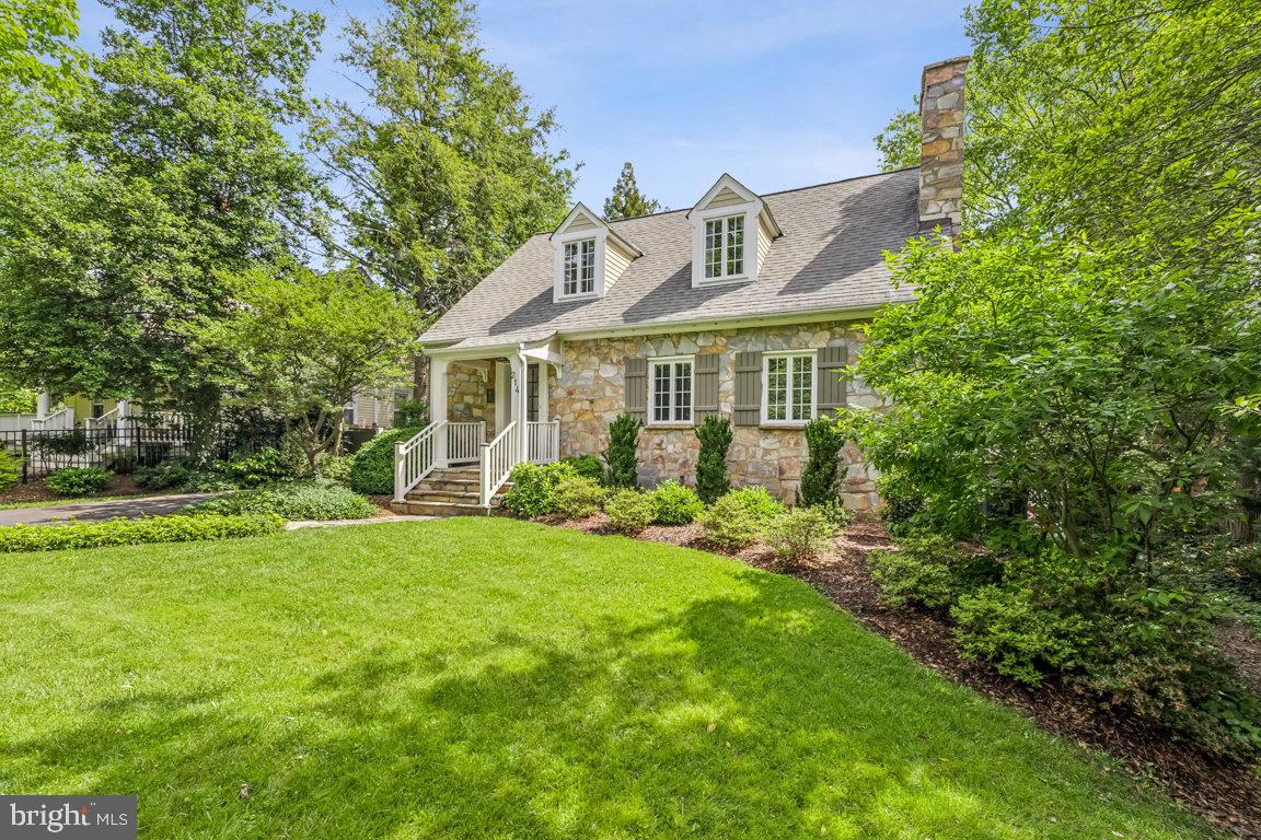 214 JEFFERSON ST, FALLS CHURCH, Virginia 22046, 4 Bedrooms Bedrooms, ,3 BathroomsBathrooms,Residential,For sale,214 JEFFERSON ST,VAFA2003028 MLS # VAFA2003028