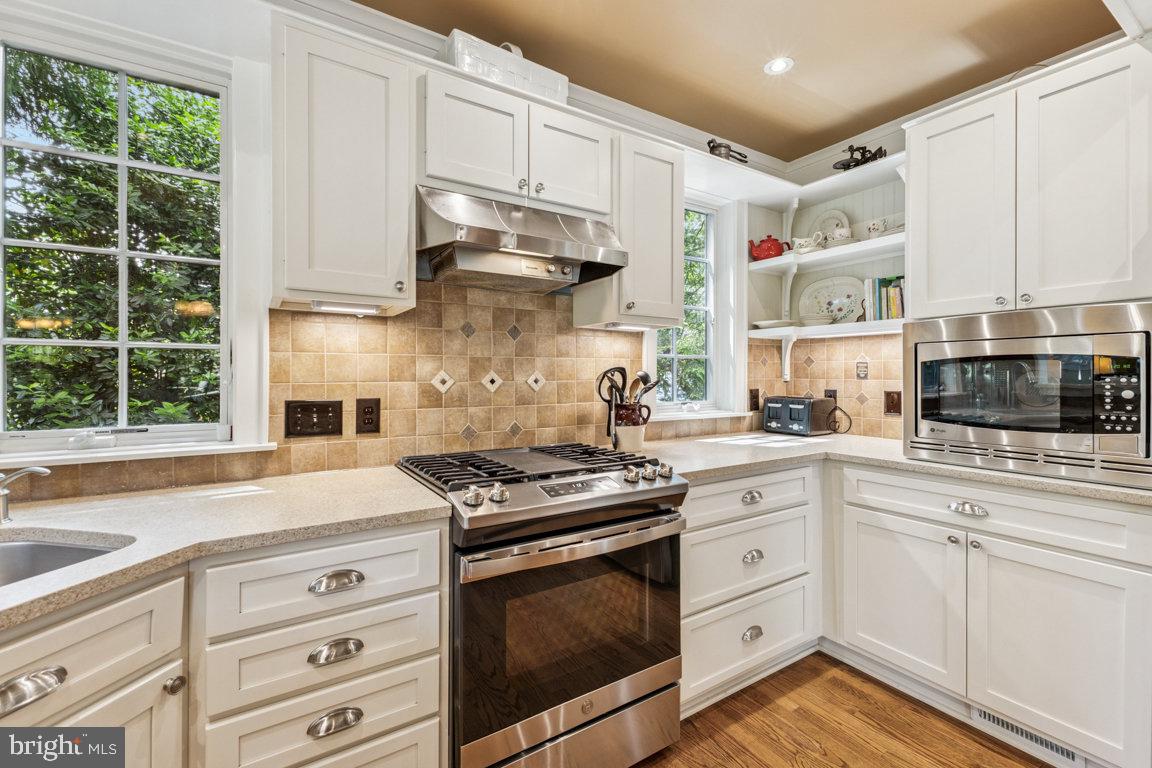 214 JEFFERSON ST, FALLS CHURCH, Virginia 22046, 4 Bedrooms Bedrooms, ,3 BathroomsBathrooms,Residential,For sale,214 JEFFERSON ST,VAFA2003028 MLS # VAFA2003028