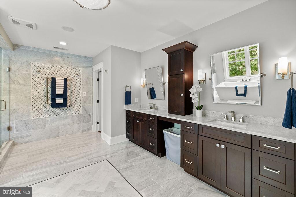 1601 EAST AVE, MCLEAN, Virginia 22101, 5 Bedrooms Bedrooms, ,4 BathroomsBathrooms,Residential,For sale,1601 EAST AVE,VAFX2242802 MLS # VAFX2242802