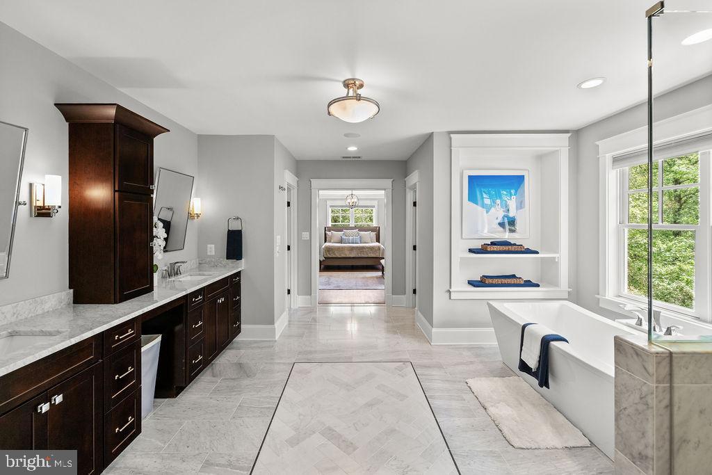 1601 EAST AVE, MCLEAN, Virginia 22101, 5 Bedrooms Bedrooms, ,4 BathroomsBathrooms,Residential,For sale,1601 EAST AVE,VAFX2242802 MLS # VAFX2242802