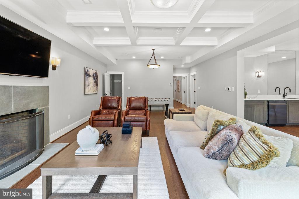 1601 EAST AVE, MCLEAN, Virginia 22101, 5 Bedrooms Bedrooms, ,4 BathroomsBathrooms,Residential,For sale,1601 EAST AVE,VAFX2242802 MLS # VAFX2242802