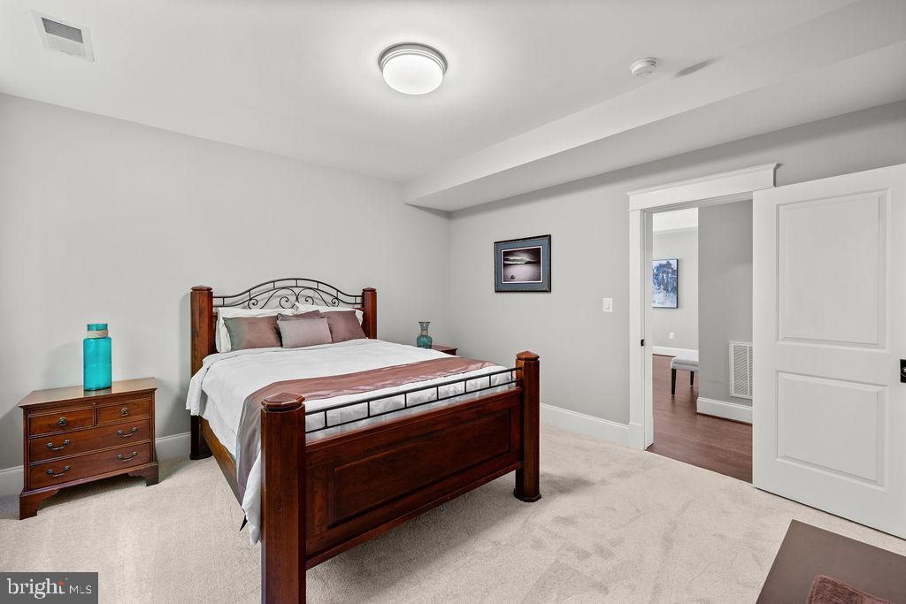 1601 EAST AVE, MCLEAN, Virginia 22101, 5 Bedrooms Bedrooms, ,4 BathroomsBathrooms,Residential,For sale,1601 EAST AVE,VAFX2242802 MLS # VAFX2242802