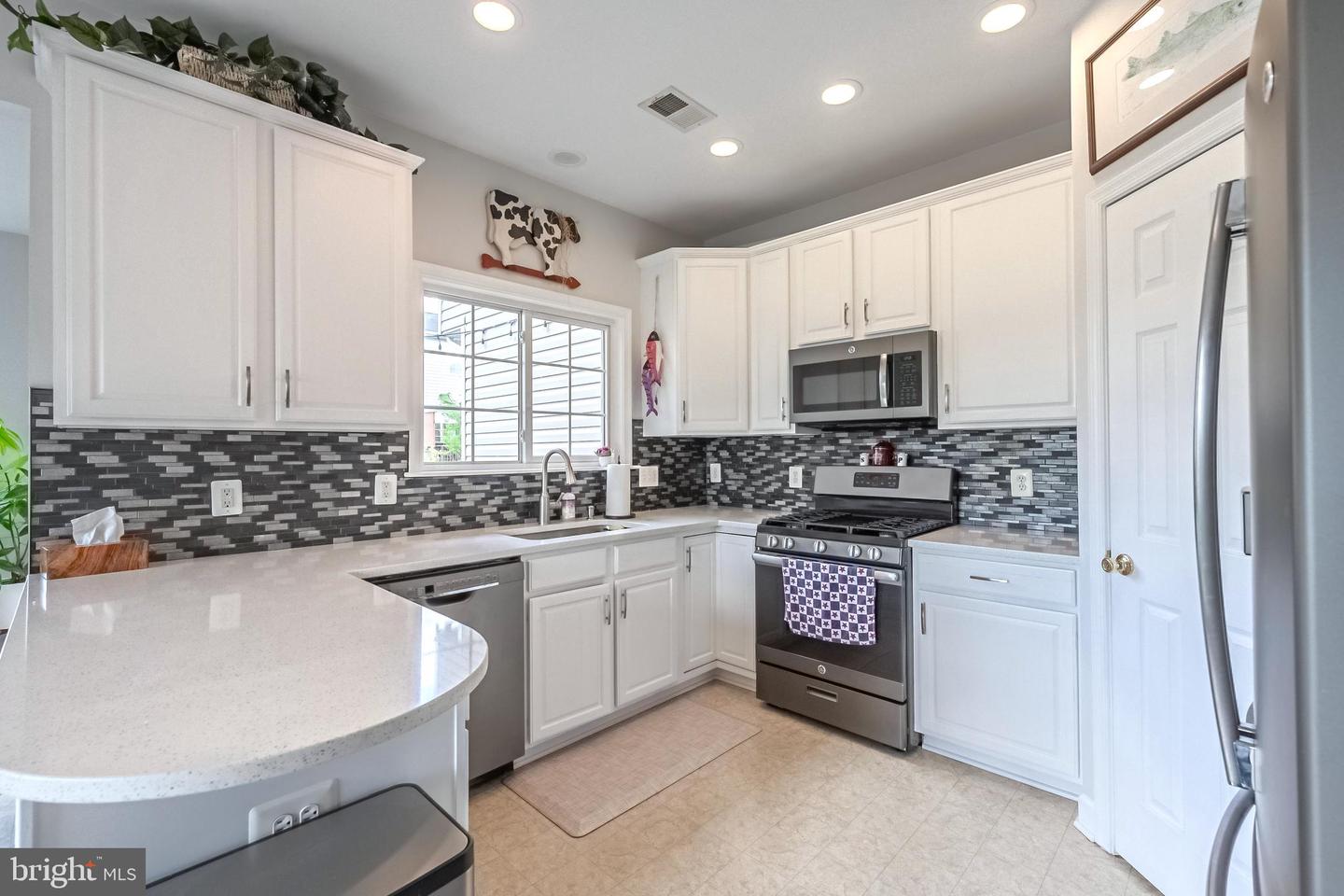 222 HAWKS VIEW SQ SE, LEESBURG, Virginia 20175, 3 Bedrooms Bedrooms, ,2 BathroomsBathrooms,Residential,For sale,222 HAWKS VIEW SQ SE,VALO2097784 MLS # VALO2097784