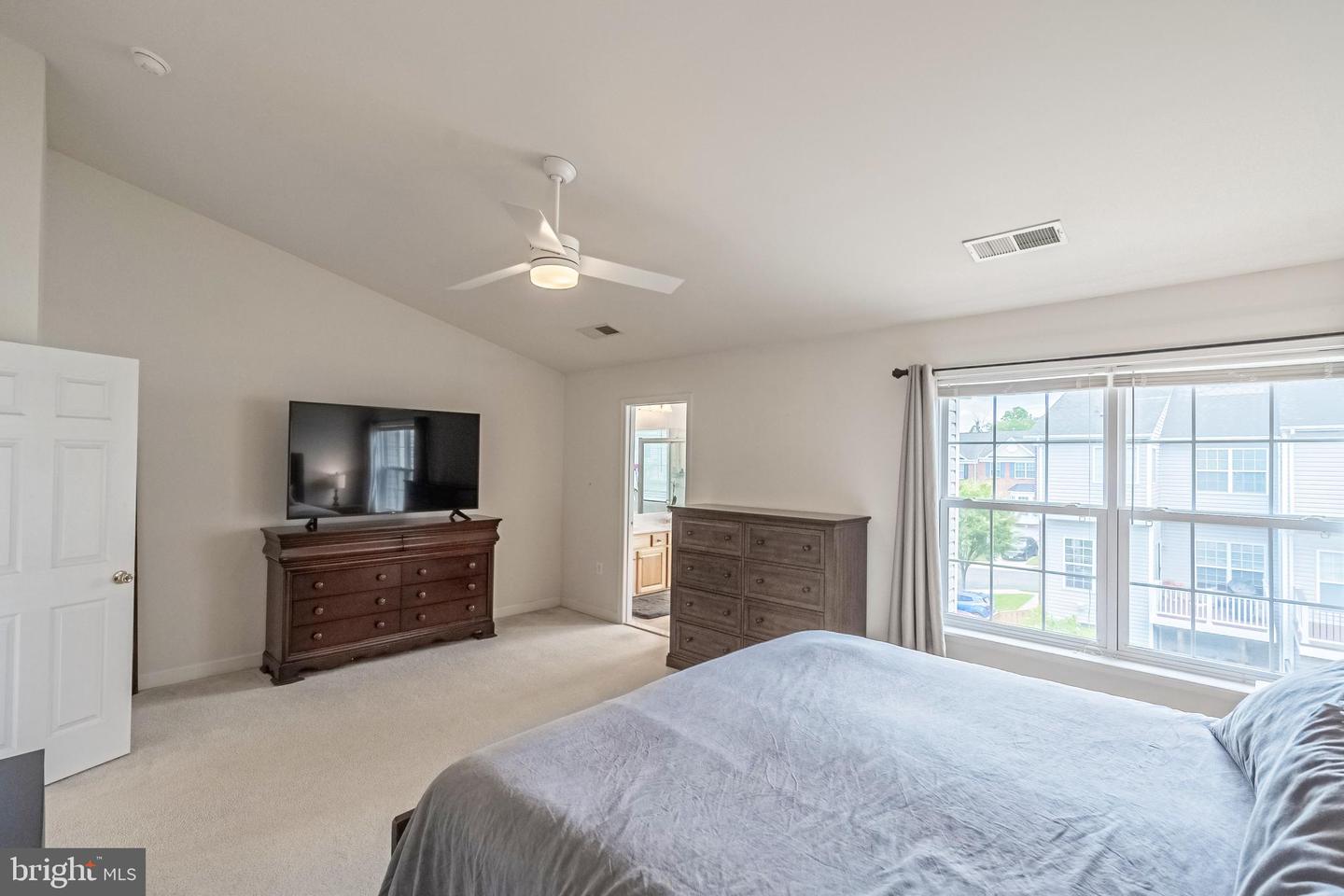 222 HAWKS VIEW SQ SE, LEESBURG, Virginia 20175, 3 Bedrooms Bedrooms, ,2 BathroomsBathrooms,Residential,For sale,222 HAWKS VIEW SQ SE,VALO2097784 MLS # VALO2097784