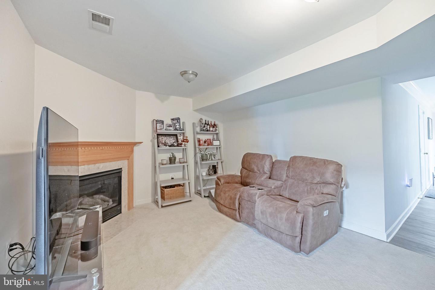 222 HAWKS VIEW SQ SE, LEESBURG, Virginia 20175, 3 Bedrooms Bedrooms, ,2 BathroomsBathrooms,Residential,For sale,222 HAWKS VIEW SQ SE,VALO2097784 MLS # VALO2097784