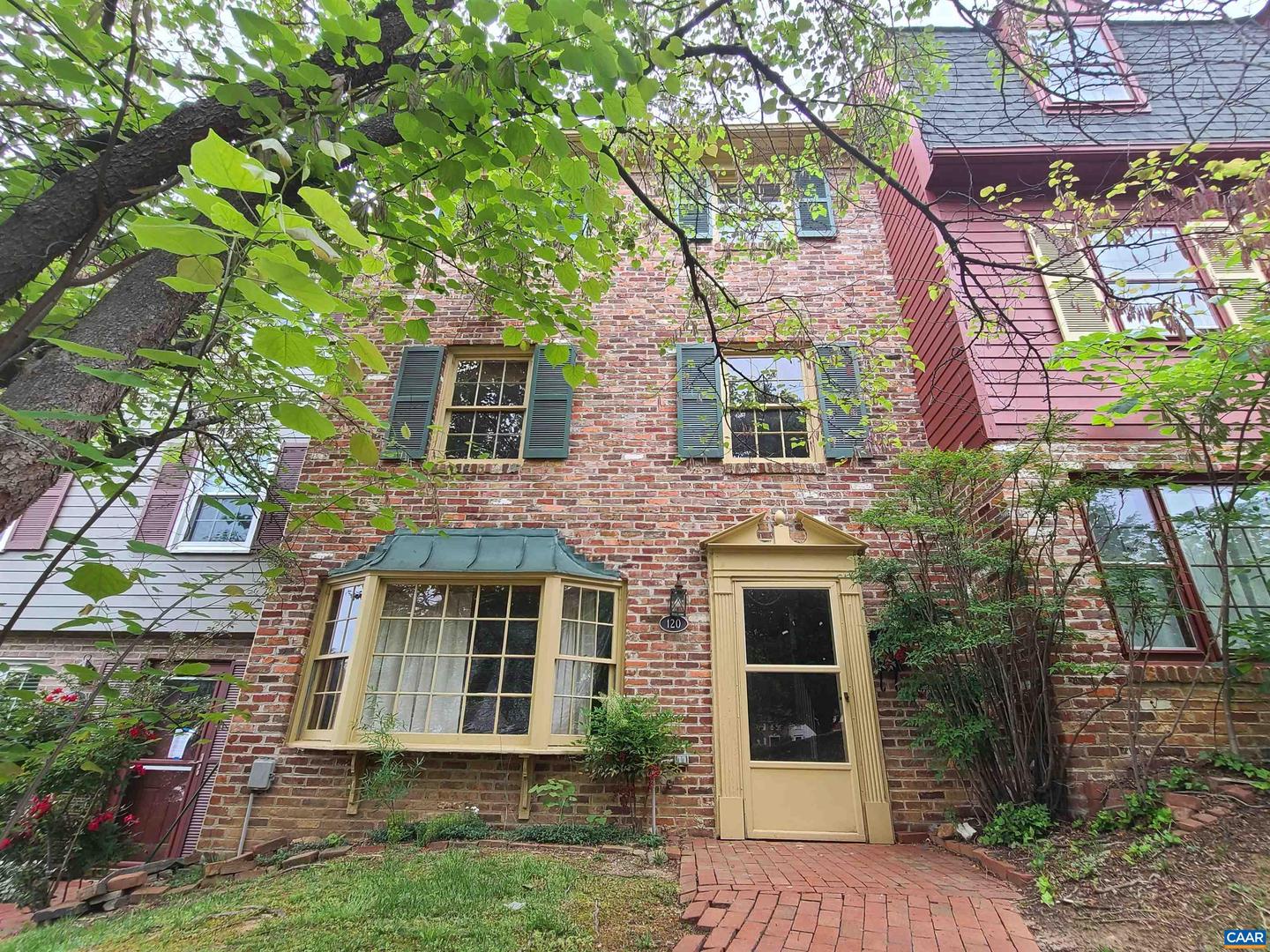 120 GEORGETOWN GREEN, CHARLOTTESVILLE, Virginia 22901, 4 Bedrooms Bedrooms, ,3 BathroomsBathrooms,Residential,For sale,120 GEORGETOWN GREEN,664959 MLS # 664959