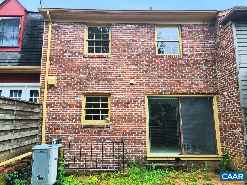 120 GEORGETOWN GREEN, CHARLOTTESVILLE, Virginia 22901, 4 Bedrooms Bedrooms, ,3 BathroomsBathrooms,Residential,For sale,120 GEORGETOWN GREEN,664959 MLS # 664959